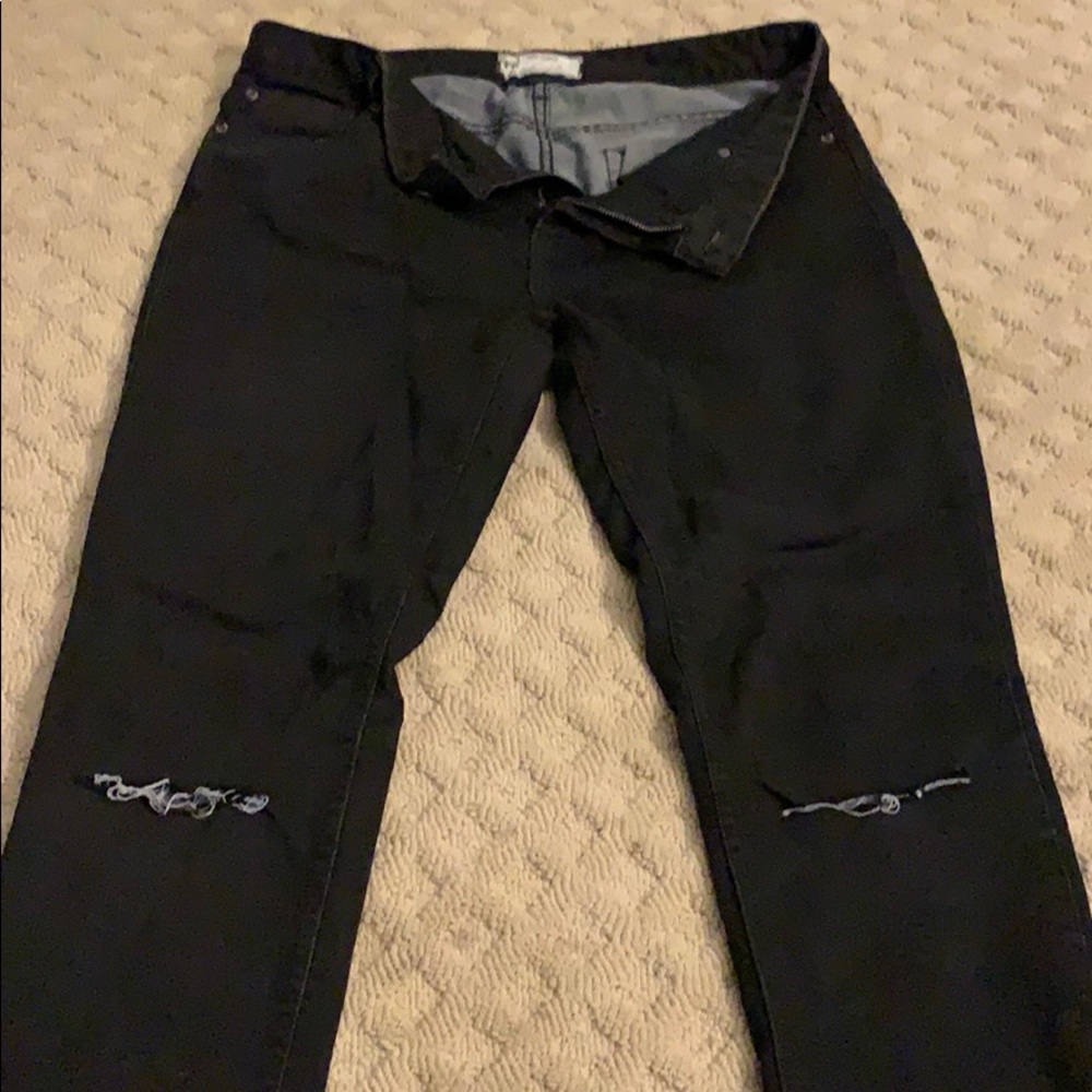 ♟Free People Black Jeans w/ knee rips♟